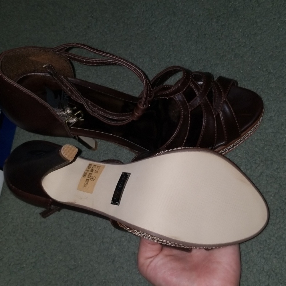 Heels - Picture 3 of 3